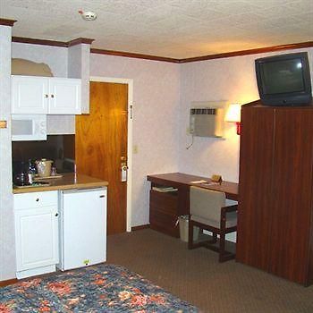 Longvue Inn And Suites Wellsvi Wellsville 외부 사진